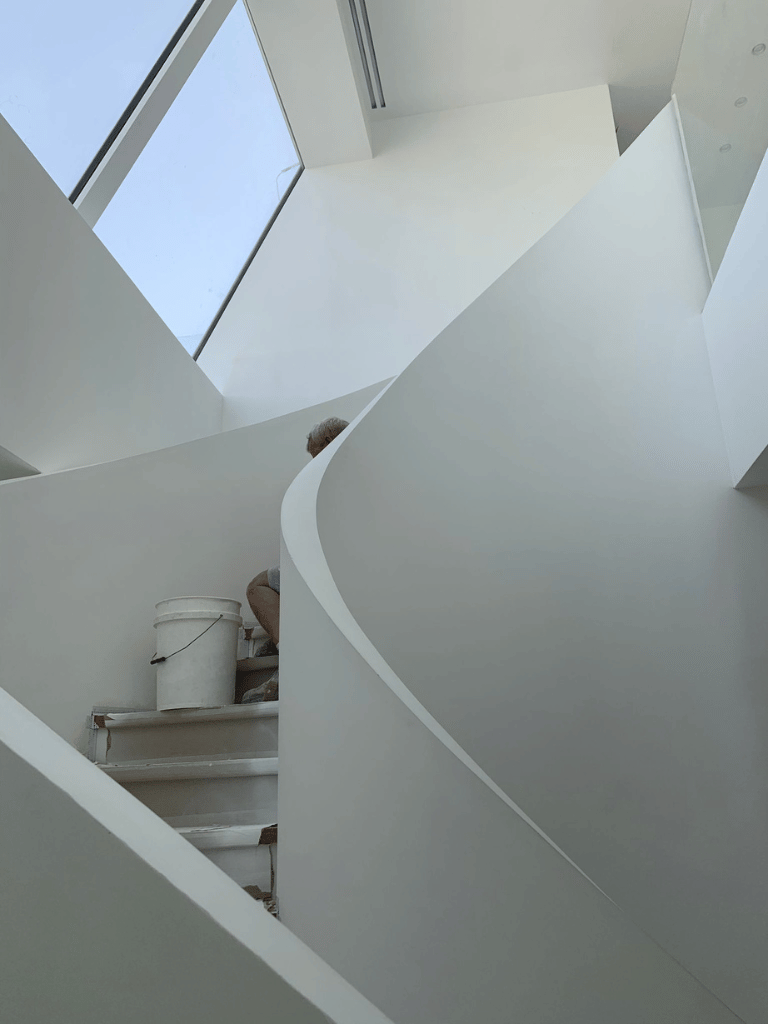 מדרגות מעוגלות מלוחות גבס מחורצים